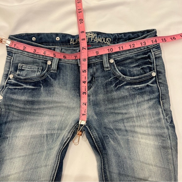 Almost Famous Denim Distressed Skinny Jeans Size 0 EUC - Picture 12 of 13